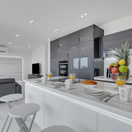 Luxury Seaview Dzenan Apartment *