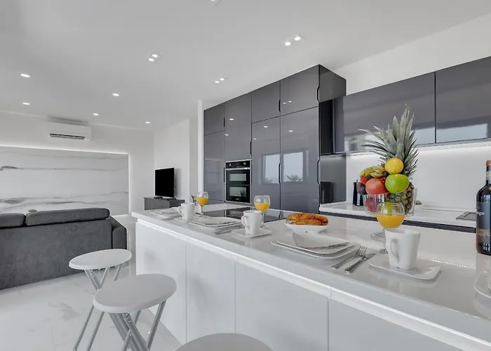 Luxury Seaview Dzenan Apartment *